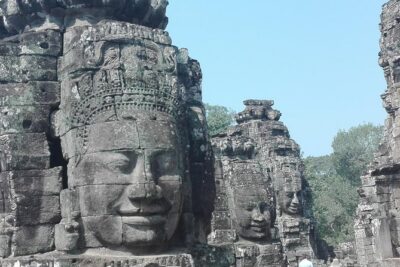 2-Day Angkor Wat Tour from Bangkok - Day 1: Pickup, Poi Pet crossing, and Tonlé Sap by private boat