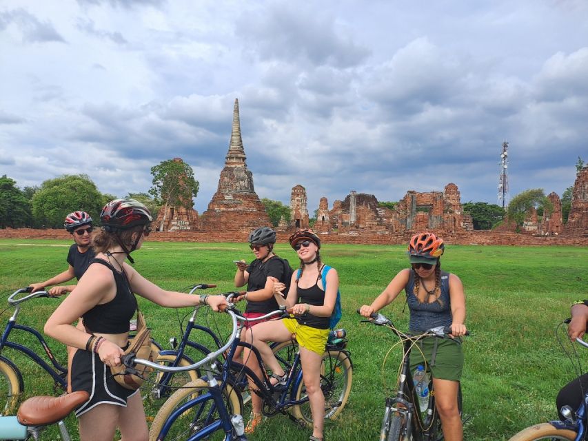 Ayutthaya City and Historical Park Bike Tour - Pom Phet fortress and the old city walls: the first big history hit
