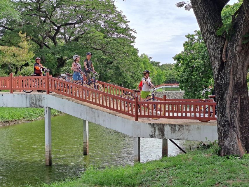 Ayutthaya City and Historical Park Bike Tour - Getting rolling at the Pom Phet area (what to expect from the setup)