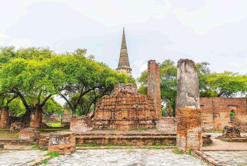 Ayutthaya One Day: Famous Temples & Bang Pa-In Palace Tour - Bang Pa-In Royal Palace: Classical Gardens and Royal Pavilions