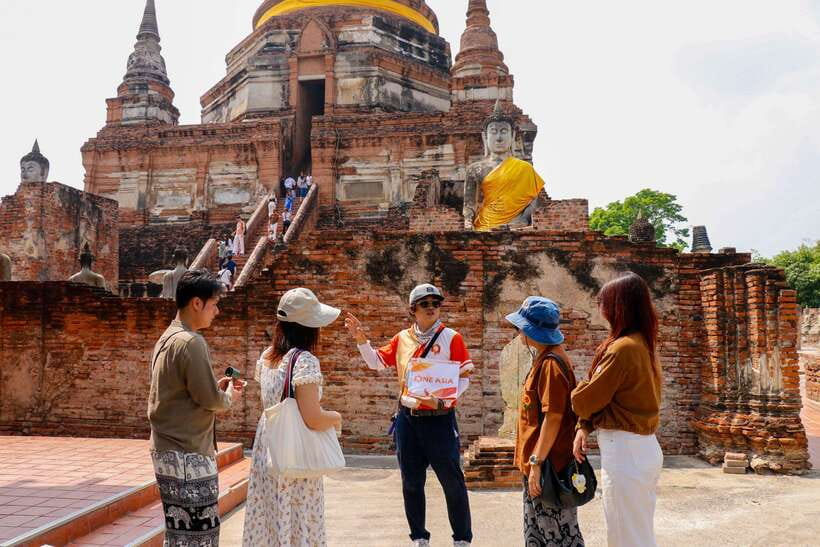 Ayutthaya One Day: Famous Temples & Bang Pa-In Palace Tour - Central Ayutthaya Break: Shopping Time and Your Lunch Window