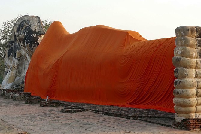 Ayutthaya Sunset Tour: UNESCO Temples & Peaceful River Cruise - What the guide does (and why you should care)