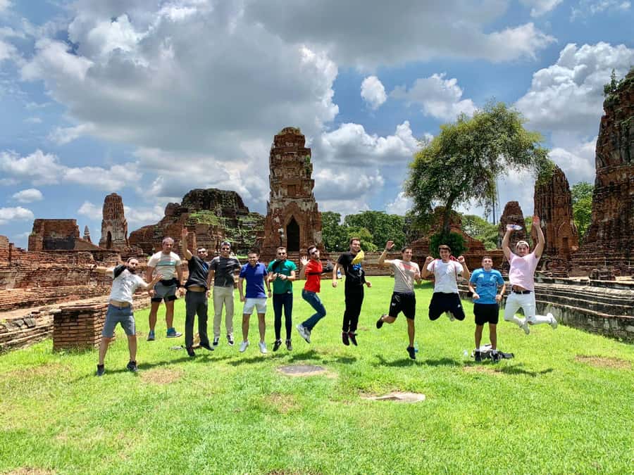 Bangkok: Ayutthaya & Local Market Tour In Spanish or English - Wat Yai Chai Mongkhon: stupa views and that first calming stop