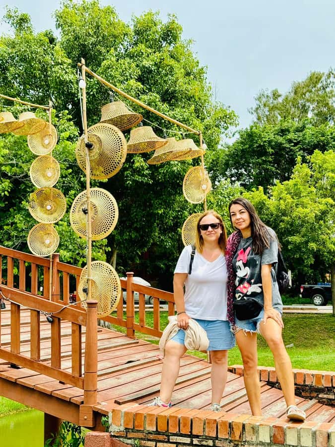 Bangkok: Ayutthaya & Local Market Tour In Spanish or English - Wihan Phra Mongkhon Bophit: use the free time well