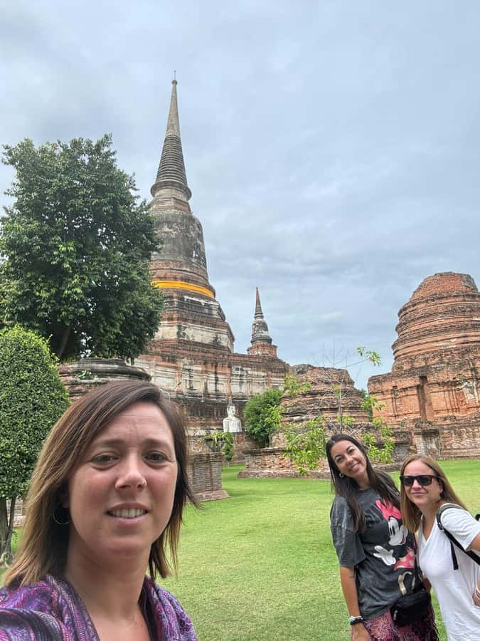 Bangkok: Ayutthaya & Local Market Tour In Spanish or English - Guides, languages, and how to handle Spanish + English at the same time