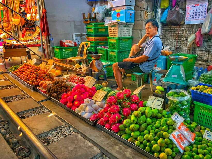 Bangkok: Damnoen Saduak and Mae Klong Train Markets - Damnoen Saduak Floating Market: Boat-to-Boat Trading on the Canals