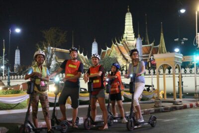 Bangkok: E-Scooter Night Tour with Local Street Food - Training on the scooter: your confidence is part of the product
