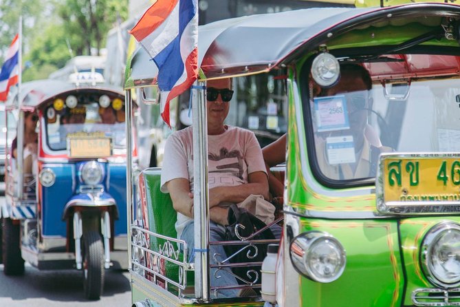 Bangkok Electric Tuk Tuk: Thonburi, Wang Lang & Food Tour - Pak Khlong Talat flower market: the big finale that keeps on running