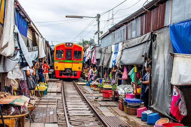 Bangkok: Floating Market and Train Tour with Guide in Spanish and English - Price and Value: What You Pay for at $25.75