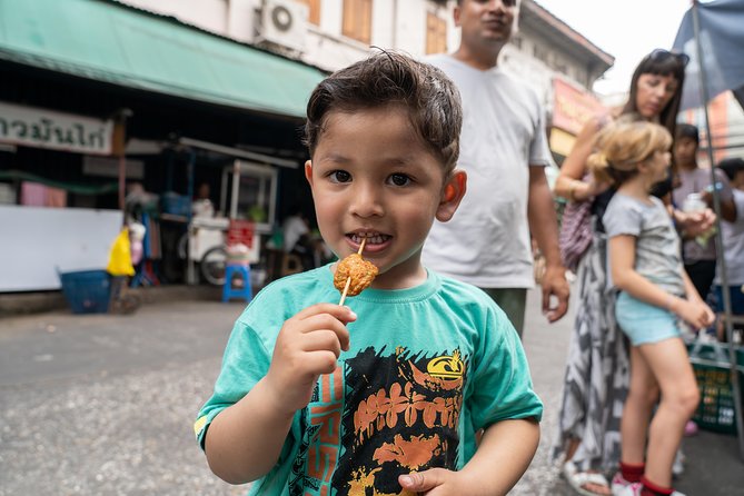 Bangkok Food Tour of Bang Rak with Local Guide - Stop 2: Ma! Bang Rak + wet market time—fruit, noodles, and Chinese herbal drinks