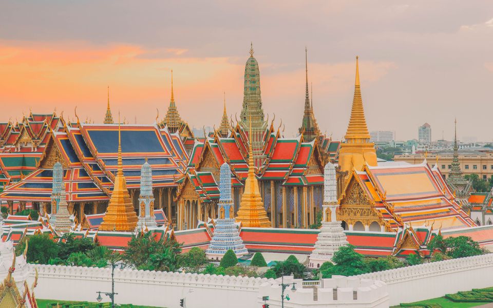 Bangkok: Grand Palace and Emerald Buddha Half-Day Tour - Wat Phra Kaew and the Emerald Buddha: the moment to pace yourself