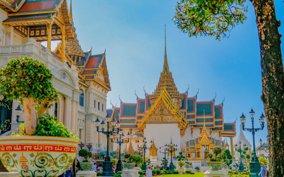 Bangkok: Grand Palace and Emerald Buddha Half-Day Tour - Skip-the-line entry and the photo-friendly way guides work