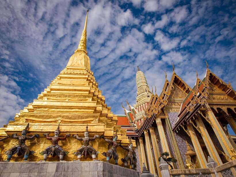 Bangkok: Grand Palace and Wat Phra Kaew Guided Walking Tour - A guided walk beats wandering: how the guide changes your visit