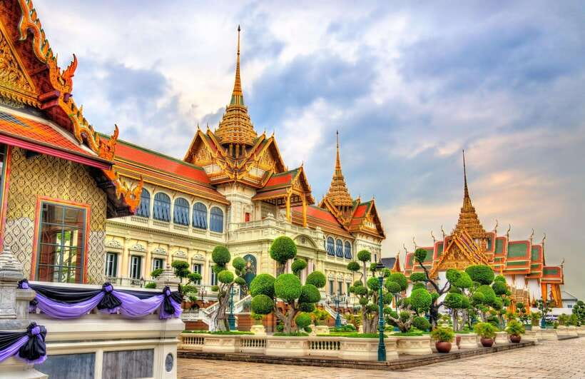 Bangkok: Grand Palace, Wat Pho, and Wat Arun Guided Tour - Wat Pho Reclining Buddha: 46 Meters of Gold Leaf and Temple Calm
