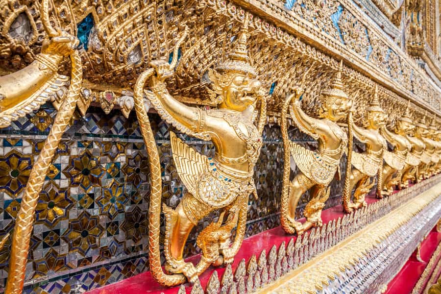 Bangkok: Grand Palace, Wat Pho, and Wat Arun Private Tour - Wat Arun across the river: the 70-meter tower moment