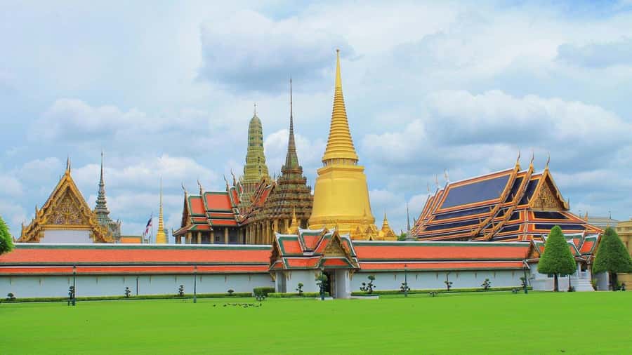 Bangkok: Grand Palace & Wat Pho Half-Day Private Tour - Key things that make this tour worth your time