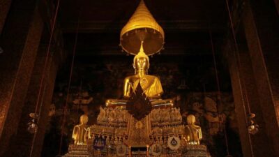 Bangkok: Grand Palace & Wat Pho Half-Day Private Tour - Grand Palace: gold rooftops, royal power, and the Emerald Buddha