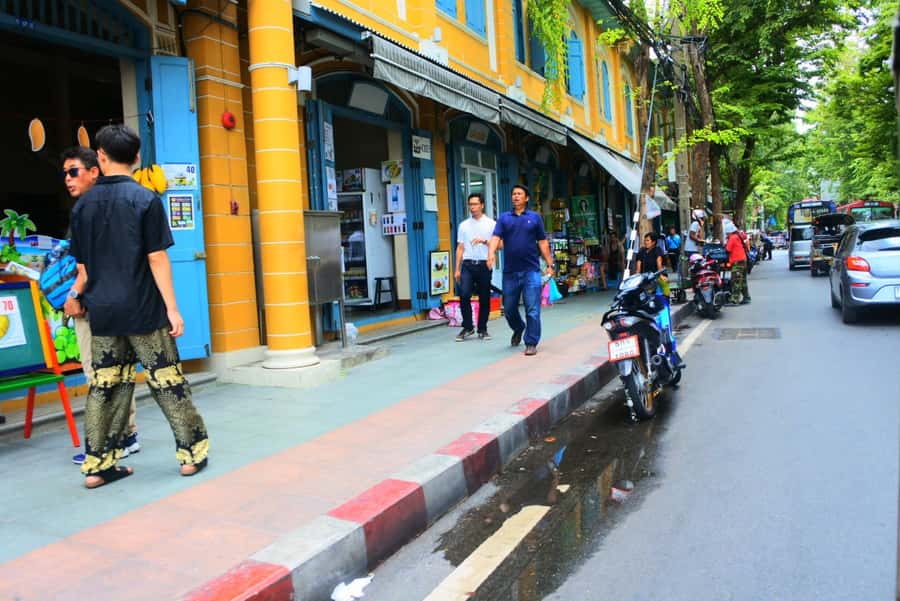 Bangkok: Highlights, Temples, and Canal Tour with Lunch - Thonburi canal cruise by teak boat: the calmer Bangkok side