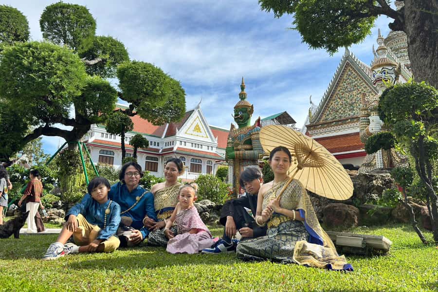 Bangkok in a Day: Must-Visit Highlights Tour with a Guide - Wat Pho and the Reclining Buddha: the calmer side of the temples