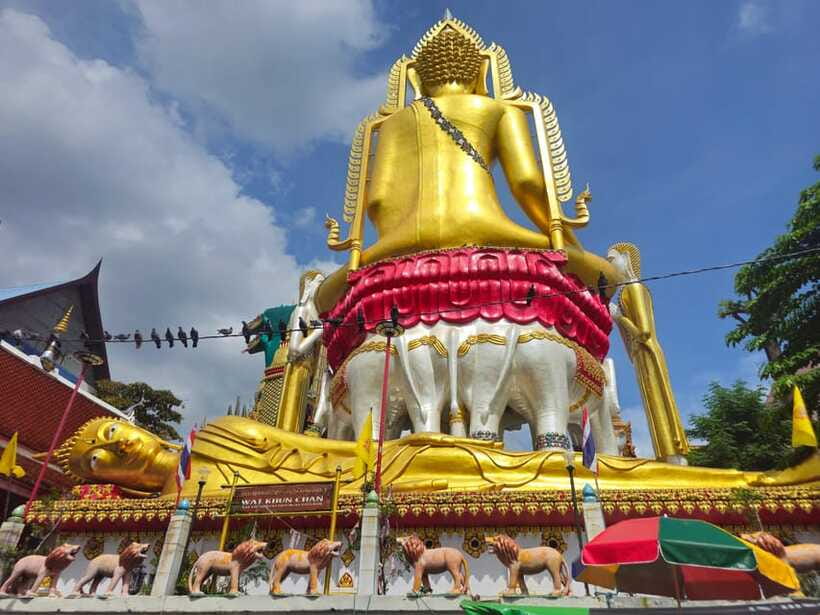 Bangkok Long Boat Canal a Big Buddha & Culture Markets Tour - The big Buddha photo stop: see it from the boat, not inside