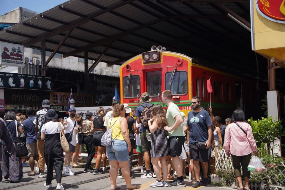 Bangkok: Maeklong Railway Market and Floating Market Tour - Stop-by-Stop: How Each Moment Helps You Get the Most