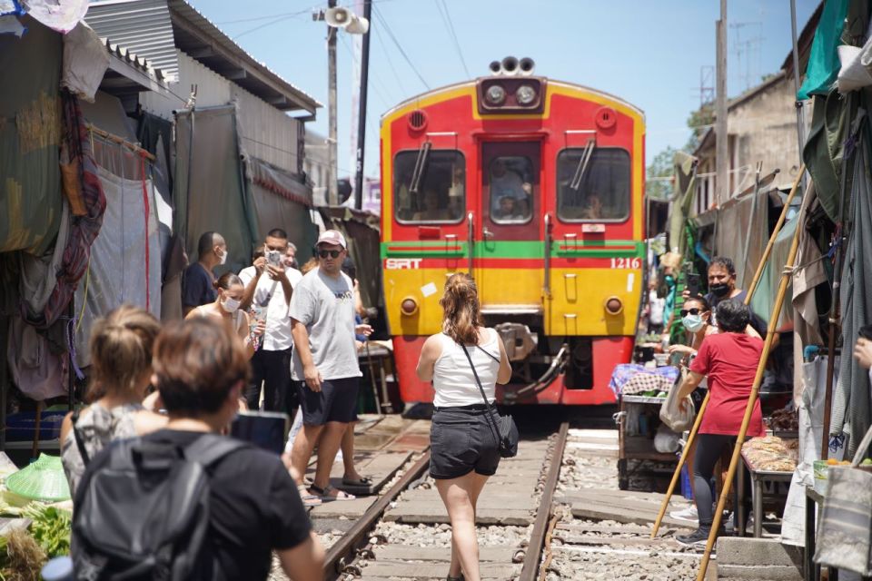 Bangkok: Maeklong Railway Market and Floating Market Tour - Food and Snacks: What You’ll Actually Do With Your Appetite