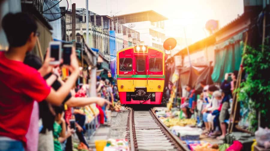 Bangkok: Maeklong Train Market & Floating Market Day Tour - Key highlights I’d bet you’ll care about