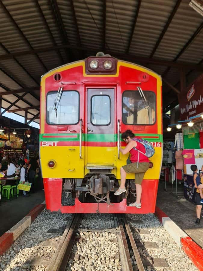 Bangkok: Maeklong Train Market & Floating Market Day Tour - FAQ
