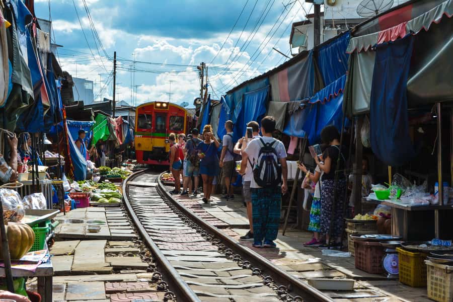 Bangkok: Maeklong Train Market & Floating Market Day Tour - Private driver logistics: getting out of Bangkok without losing your day