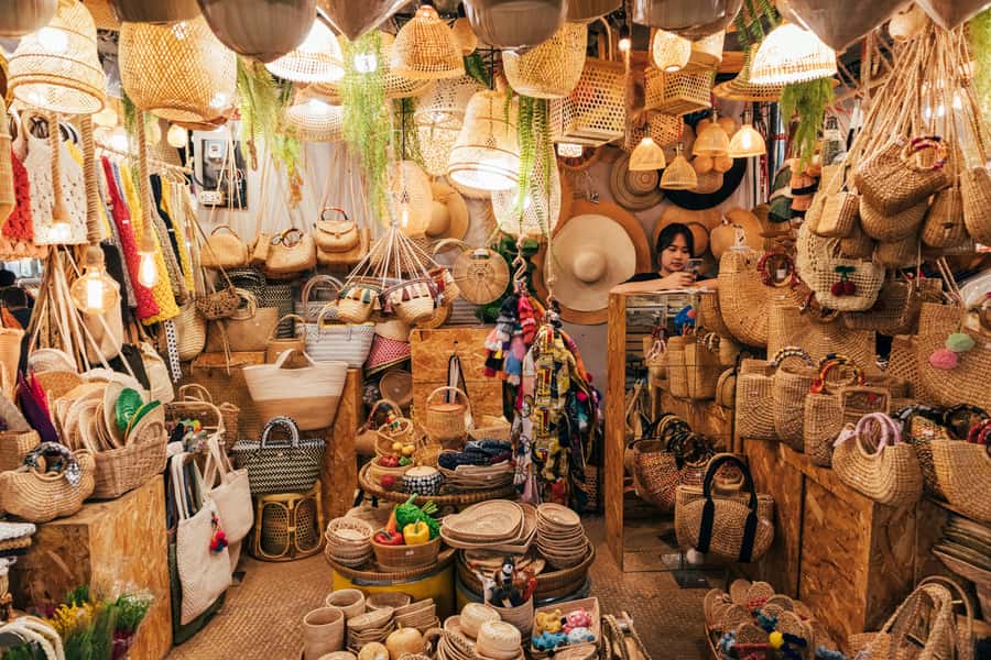 Bangkok: Maeklong Train Market & Floating Market Day Tour - Souvenir shopping without getting steamrolled