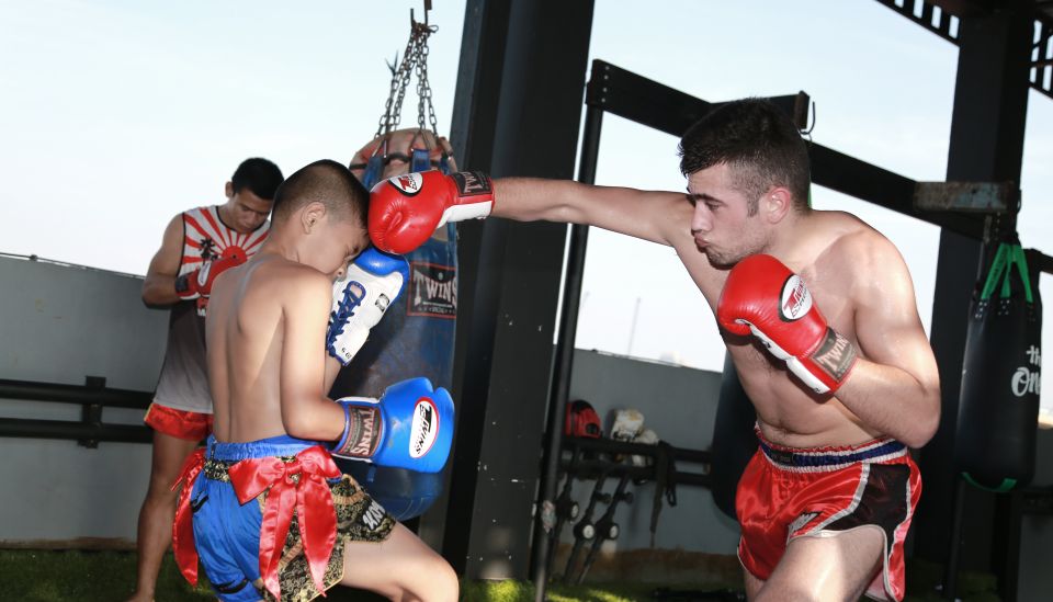 Bangkok: Muay Thai Boxing Class for Beginners - The Workout Format: Warm-Up, Drills, and Pad Rounds