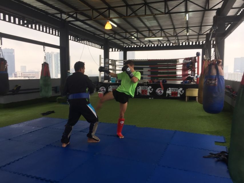 Bangkok: Muay Thai Boxing Class for Beginners - English Coaching That Actually Helps You Understand