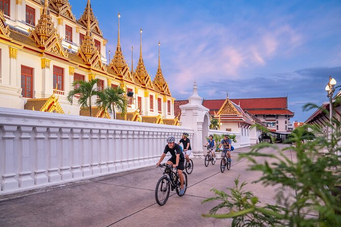 Bangkok: Night Bike Tour with Temples & Flower Market Visit - Why Bangkok looks better from two wheels at night