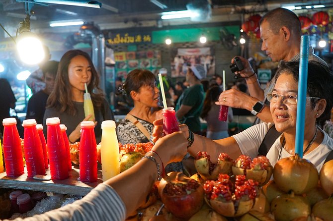 Bangkok Night Michelin Foodie Tour in Chinatown with 15+ tastings - Why Bangkok’s Yaowarat at night is such a good idea