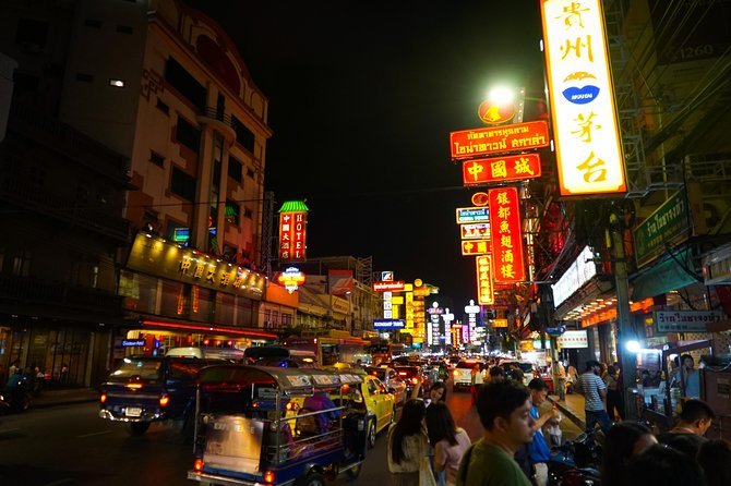 Bangkok Night Michelin Foodie Tour in Chinatown with 15+ tastings - Meet at Wat Mangkon, then walk your way to Hua Lamphong
