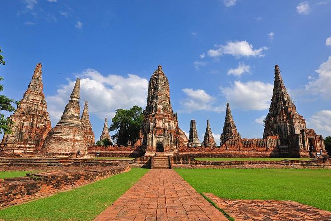 Bangkok: Private Ayutthaya and Bang Pa-In Summer Palace Tour - Lunch on the ground: included meal that keeps the day moving