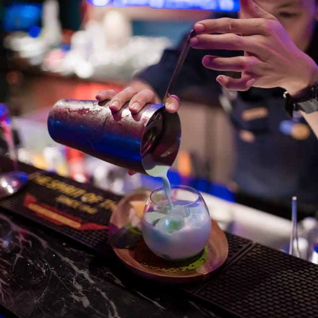 Bangkok: RedSquare Rooftop Bar at Novotel Sukhumvit 4 - Price and value: $73 per group up to 2, and what that covers