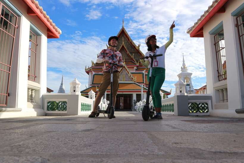 Bangkok: Riverside E-Scooter Adventure with StreetFood Snack - Tha Din Daeng Market: traditional Thai foods at market pace