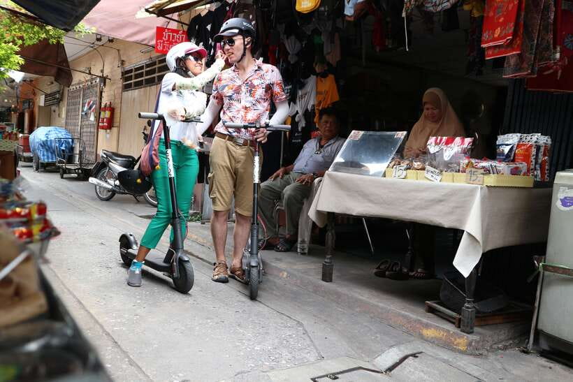 Bangkok: Riverside E-Scooter Adventure with StreetFood Snack - Stop 1: Wat Kalayanamitr Varamahavihara and your temple orientation