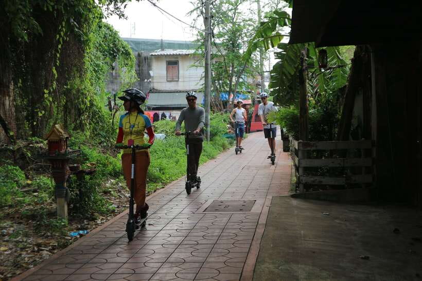 Bangkok: Riverside E-Scooter Adventure with StreetFood Snack - Chinatown street food: history, back streets, and famous bites