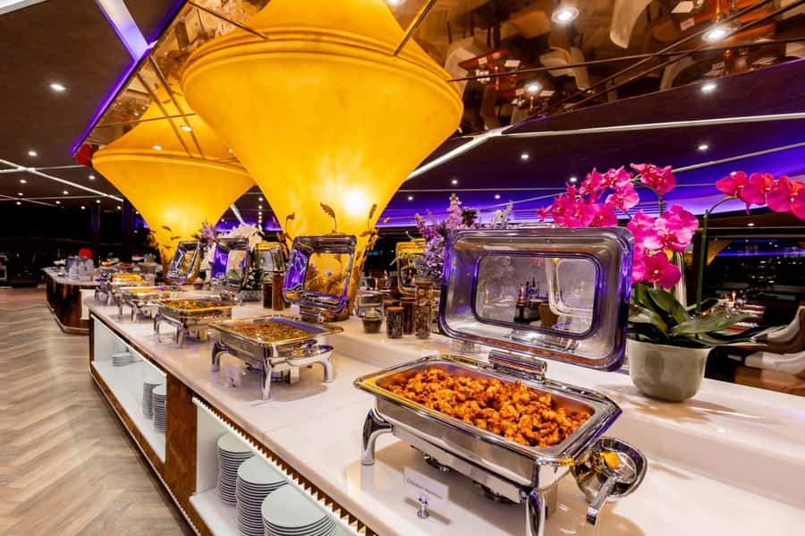 Bangkok: The Opulence Buffet Dinner Cruise with Live Band - Live band and Thai dance: the fun factor (and the noise factor)