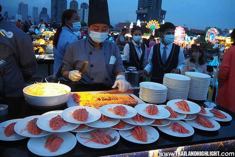 Bangkok: The Planet Dinner Cruise - The open-air decks: comfort tips for Bangkok weather