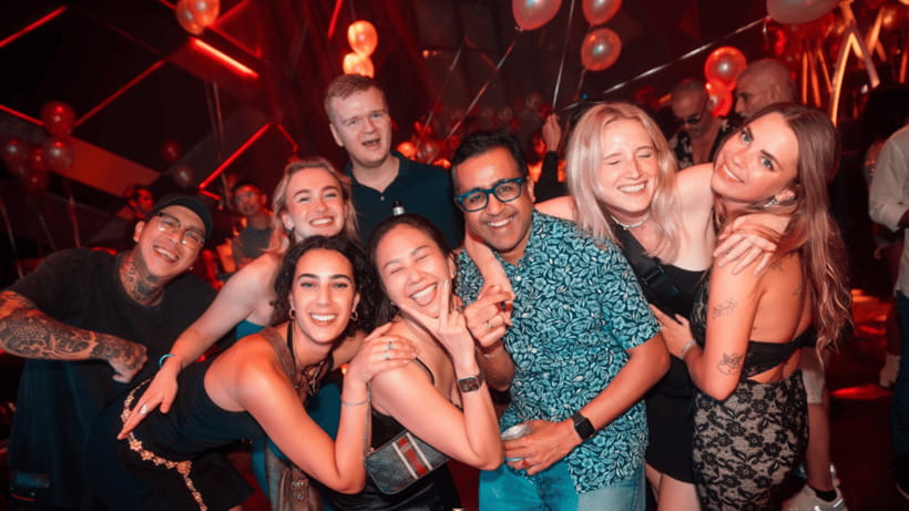 Bangkok: The Speakeasy, Rooftop & Iconic Venues Pub Crawl - Hemingway’s Start: The Welcome Drink That Sets the Tone