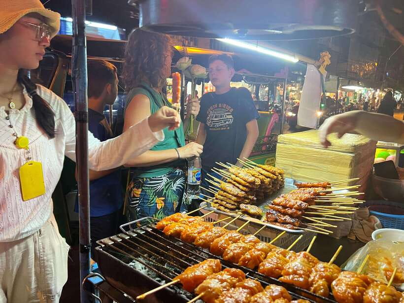 Bangkok Tuk-Tuk by Night with Chinatown Street Food Meal - Chinatown at Night: Street Food and Dessert, Guided but Simple