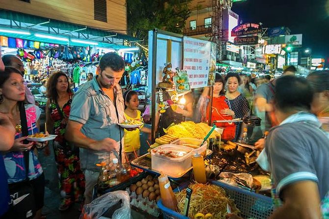 Bangkok Tuk Tuk Tour - Hotel-pickup & Dinner - The illuminated landmarks ride: Grand Palace area vibes without the full detour