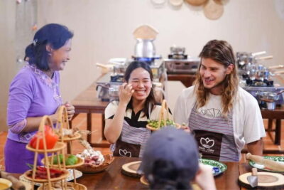 Bangkok: White Lotus Thai Cooking Class with Market Tour - Finding the meeting point near Sanamchai MRT
