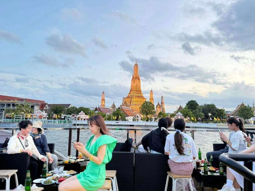 Bangkok: Yodsiam Sightseeing Cruise Snacks & Unlimited Beer - The Night Sights You’ll See While Floating Past Bangkok’s Icons