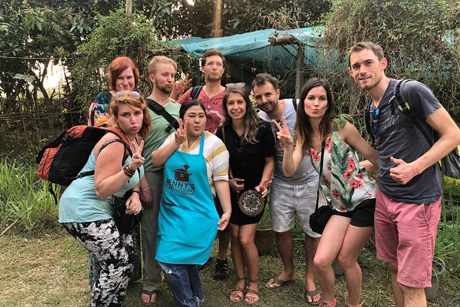 Benny's Home Cooking Chiang Mai - Curry paste first: the hands-on core of the lesson