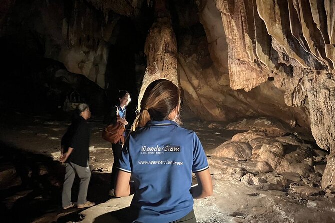 Chiang Dao Cave & 5 Hill Tribe villages - Chiang Dao Cave by lantern: big formations, bats, and narrow crawl sections