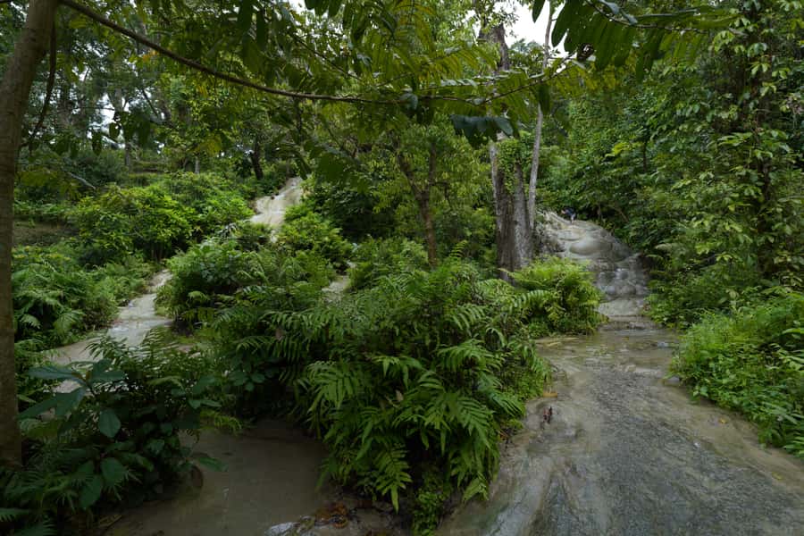 Chiang Mai: Bua Thong Sticky Waterfall & Huge Cave & Buffet - Transport timing and hotel pickup: what to expect